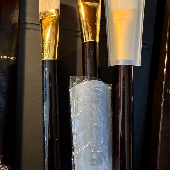 Tom Ford ORIGINAL NATURAL hair Makeup Brushes available - Picture 6 of 6